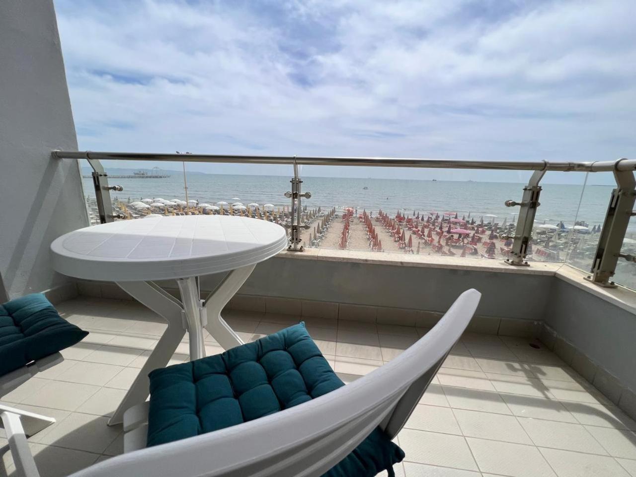 Sea View-Apartment On The Beach - Durrs2 Δυρράχιο Εξωτερικό φωτογραφία